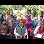 बनबसा बंगाली बस्ती के सोलर किट लाभार्थी आयोजकों के साथ।