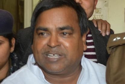 Bail of a woman cancelled who alleged Gayatri Prajapati for rape.