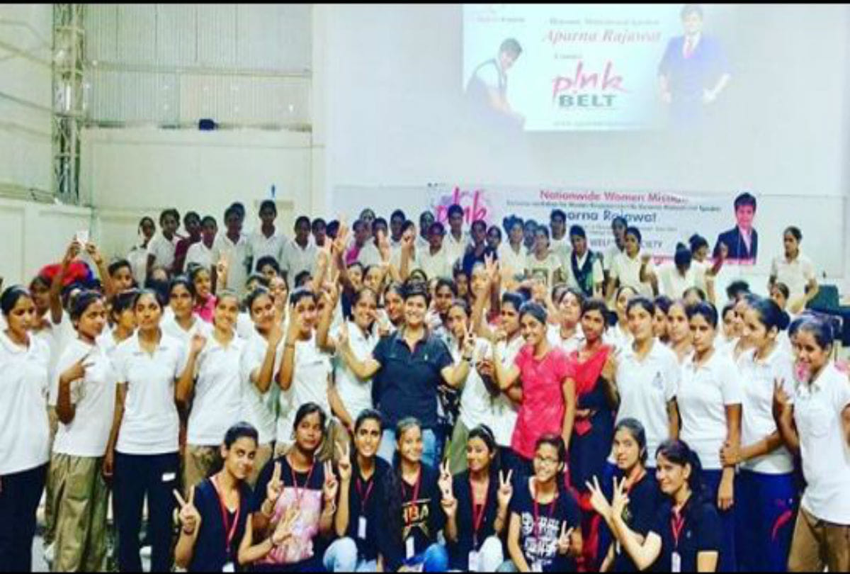 Aparna Rajawat giving training to girls for self defense