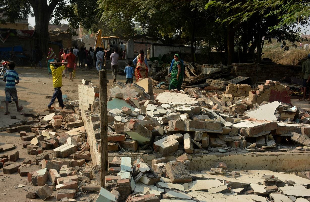 peple protest at ambedkar nagar in varanasi after police team came for remove encroachment