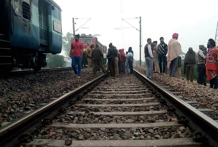 Indian Railway, Burning Train, Huge Fire in Kalka Hawra Express Train