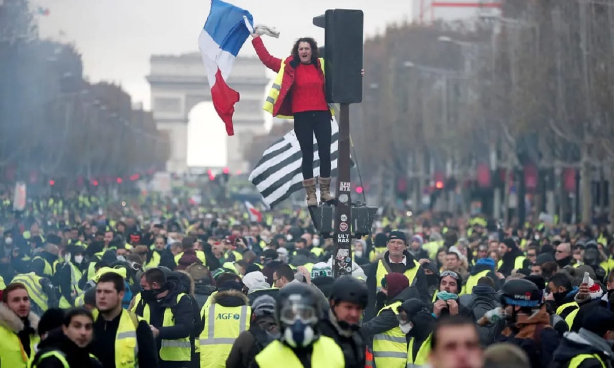 France's Yellow West Movement: President Amniel Macrone will address the country on Monday