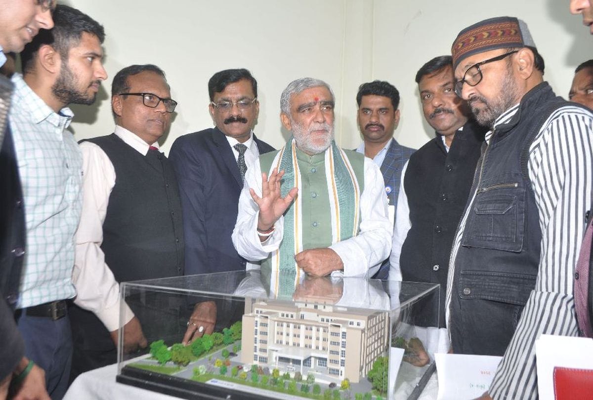 केंद्रीय राज्यमंत्री ने सुपर स्पेशियलिटी सेंटर की धीमी रफ्तार पर जताई नाराजगी