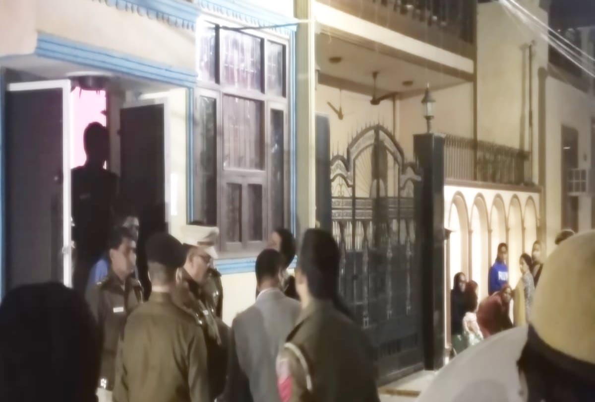 live in boyfriend first kill girl then commits suicide in delhi chhatarpur suicide note is confusing