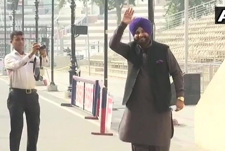 Kartar Corridor, Navjot Singh Sidhu crosses Attari-Wagah border to Pakistan