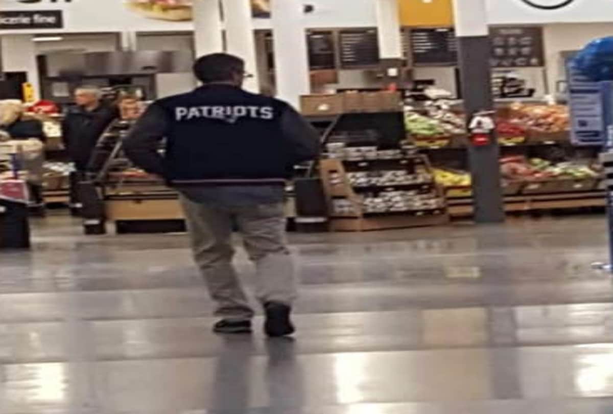 Strange things happened in america a man called himself santa claus paid shopping bill for all