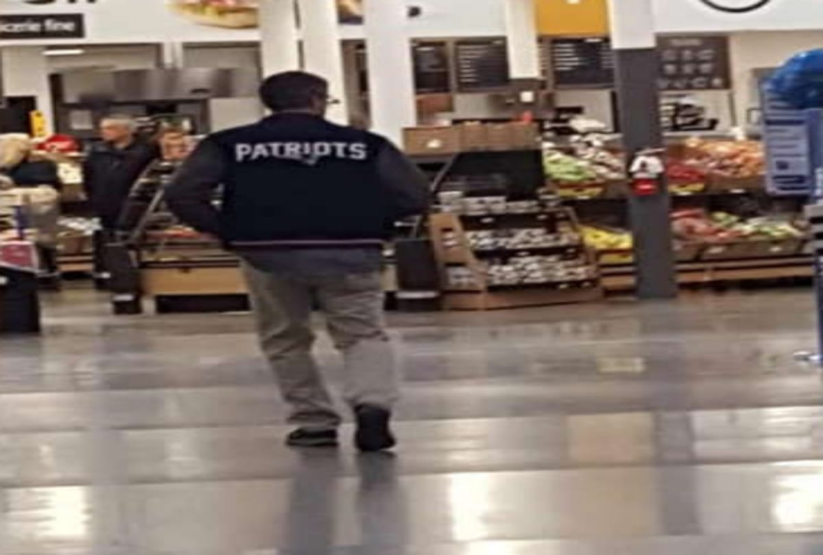 Strange things happened in america a man called himself santa claus paid shopping bill for all