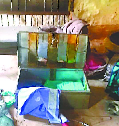 Thieves break temple, locks