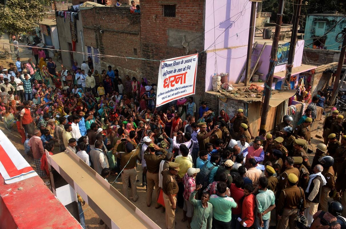 peple protest at ambedkar nagar in varanasi after police team came for remove encroachment