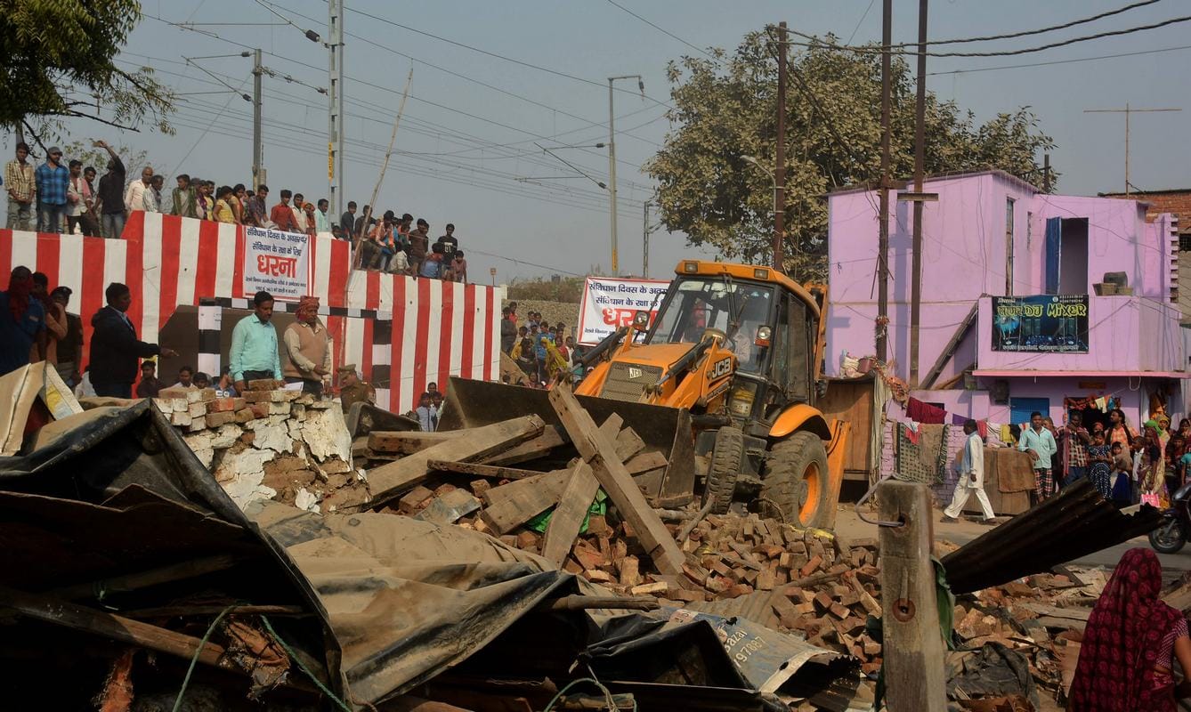 peple protest at ambedkar nagar in varanasi after police team came for remove encroachment
