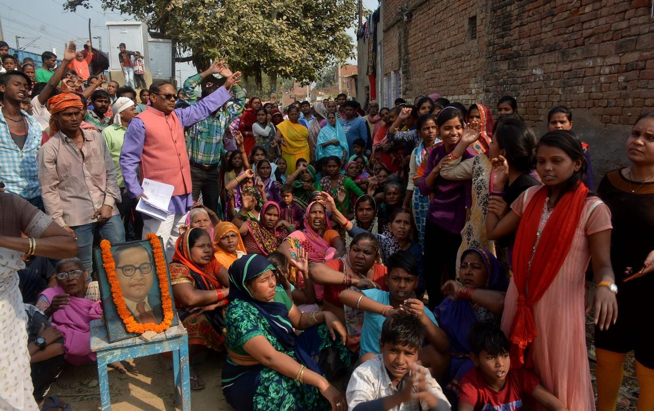 peple protest at ambedkar nagar in varanasi after police team came for remove encroachment