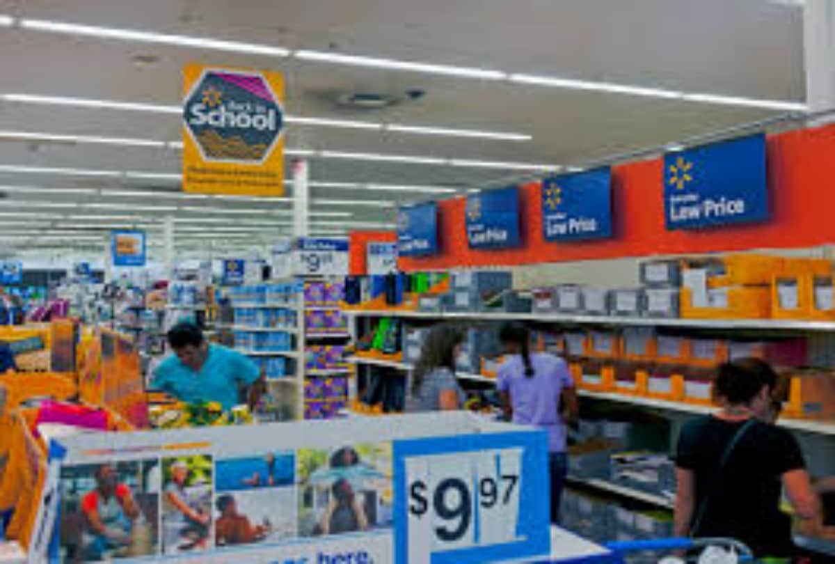 Strange things happened in america a man called himself santa claus paid shopping bill for all