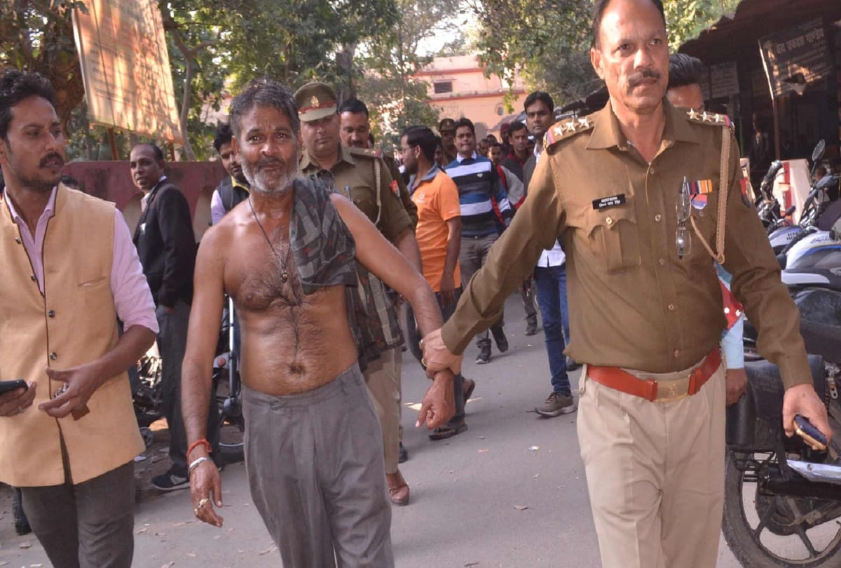 Worker tried to Suicide in front of vikas bhawan in pilibhit