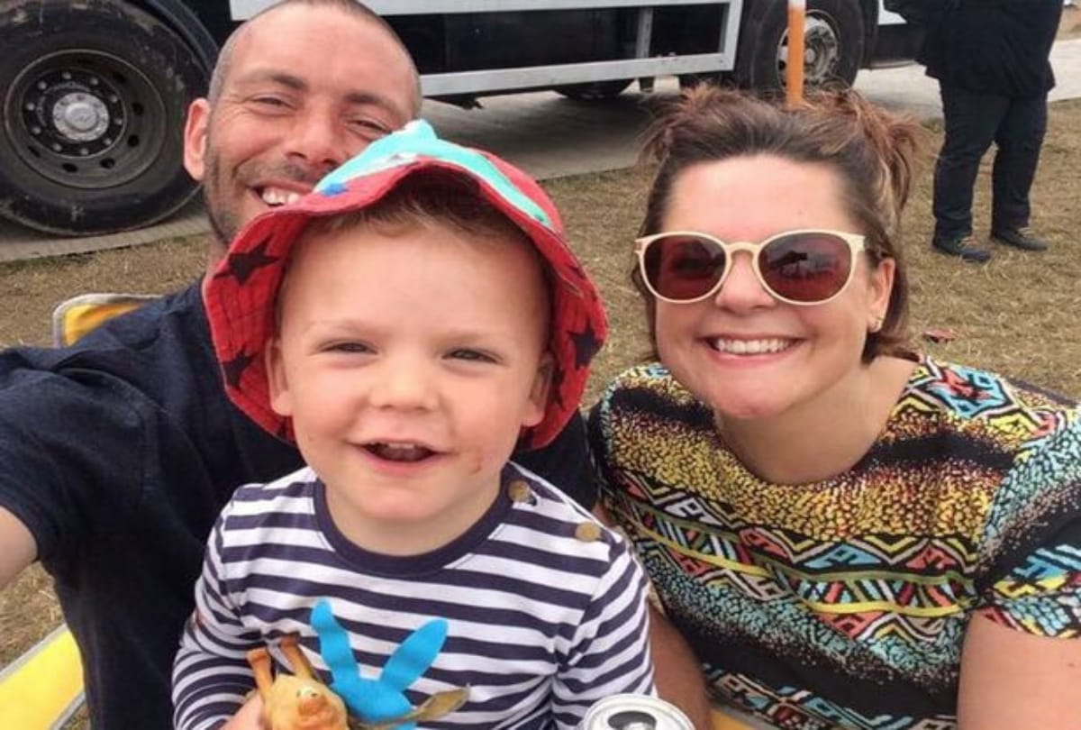 Parents shocked to see his baby could not stop laughing from 17 hours