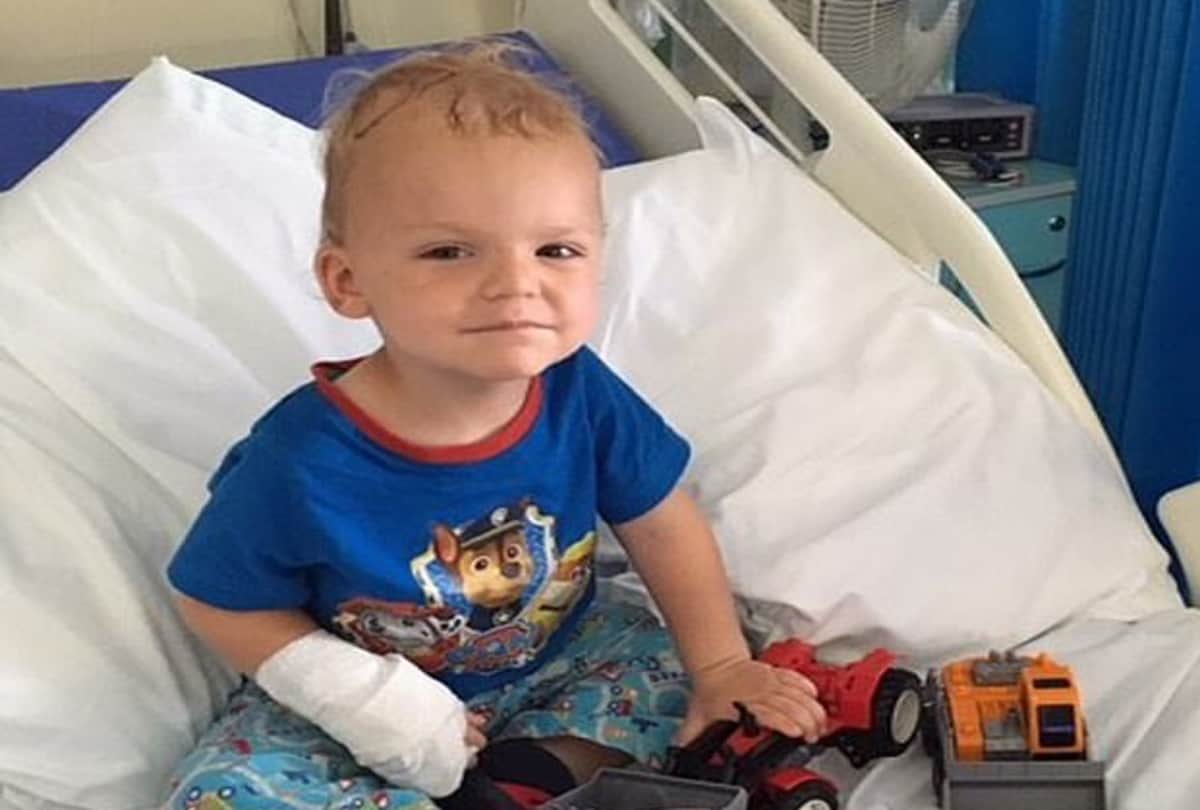 Parents shocked to see his baby could not stop laughing from 17 hours