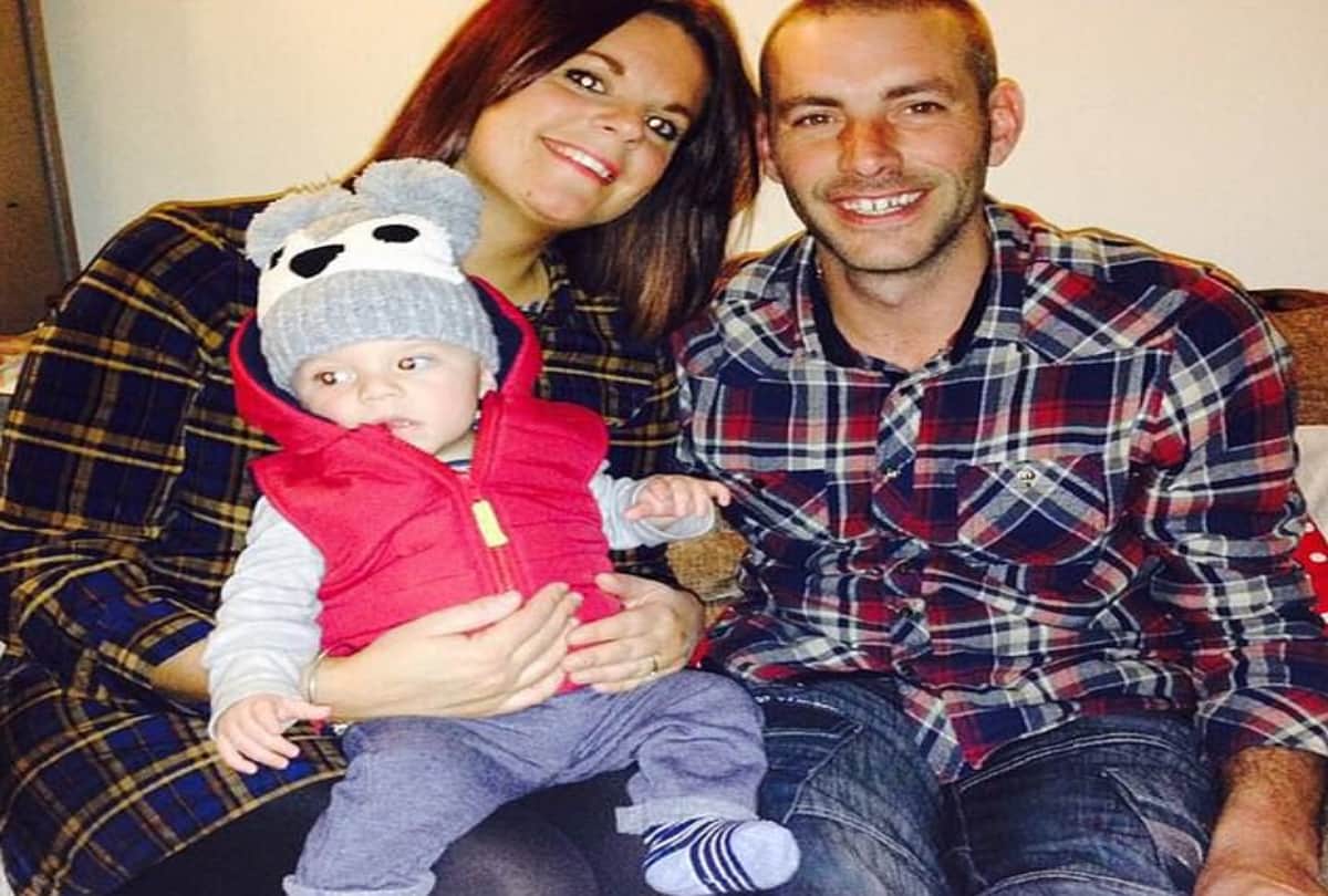 Parents shocked to see his baby could not stop laughing from 17 hours