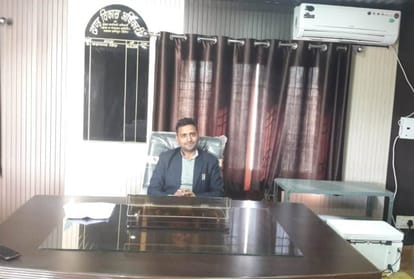 bdo took classes in govt school on holiday at hamirpur himachal