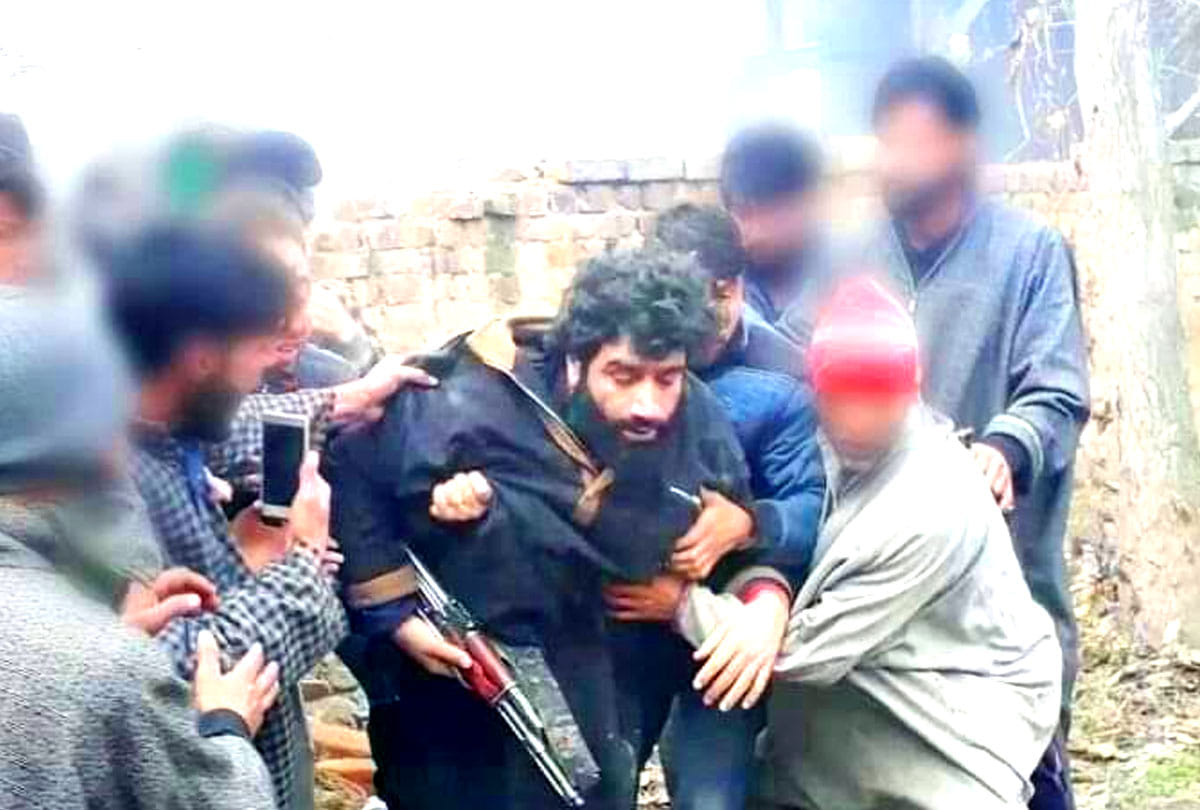 stone pelters helped militant arshaid ul haq to escape from budgam encounter site