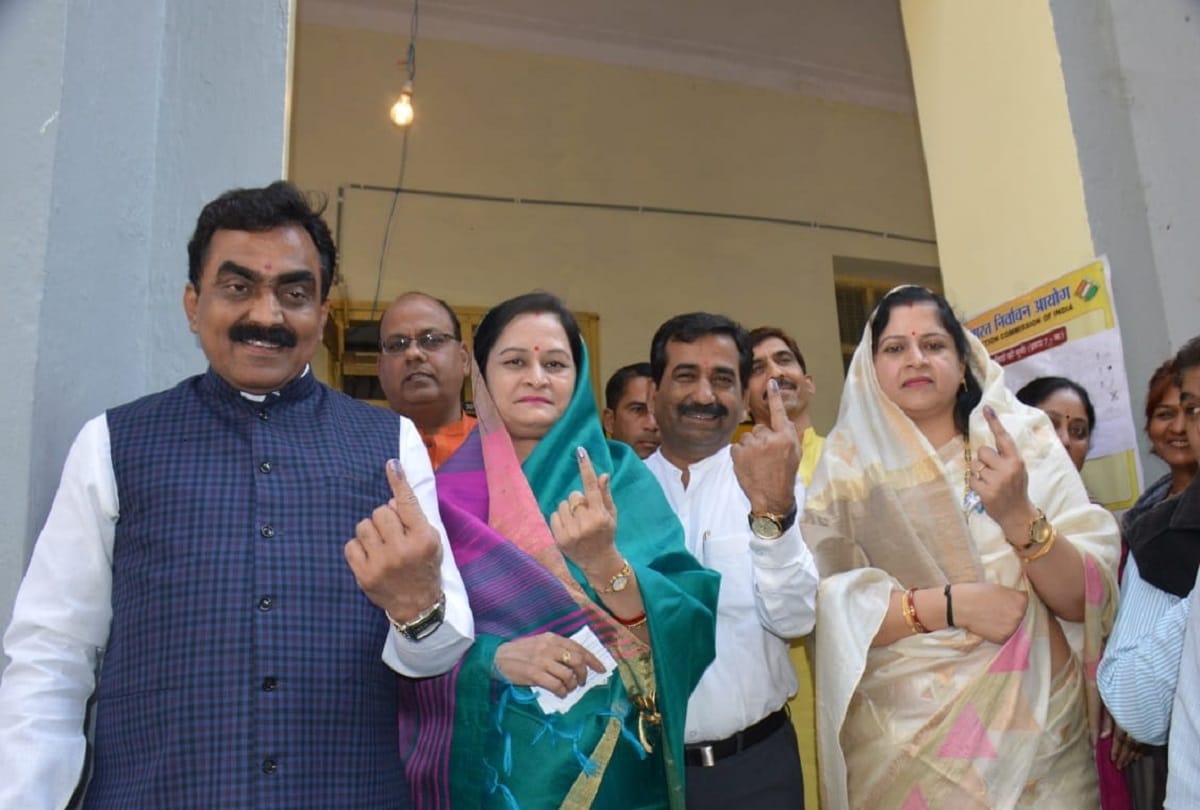 2018 MP Vidhan Sabha Chunav Live Polling Update: Big leaders cast their votes