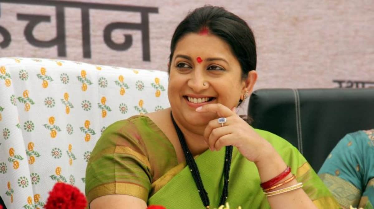 smriti irani reacts when classmate trolled to her daughter