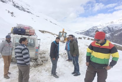 snowfall continued on second day in high hills of himachal pradesh