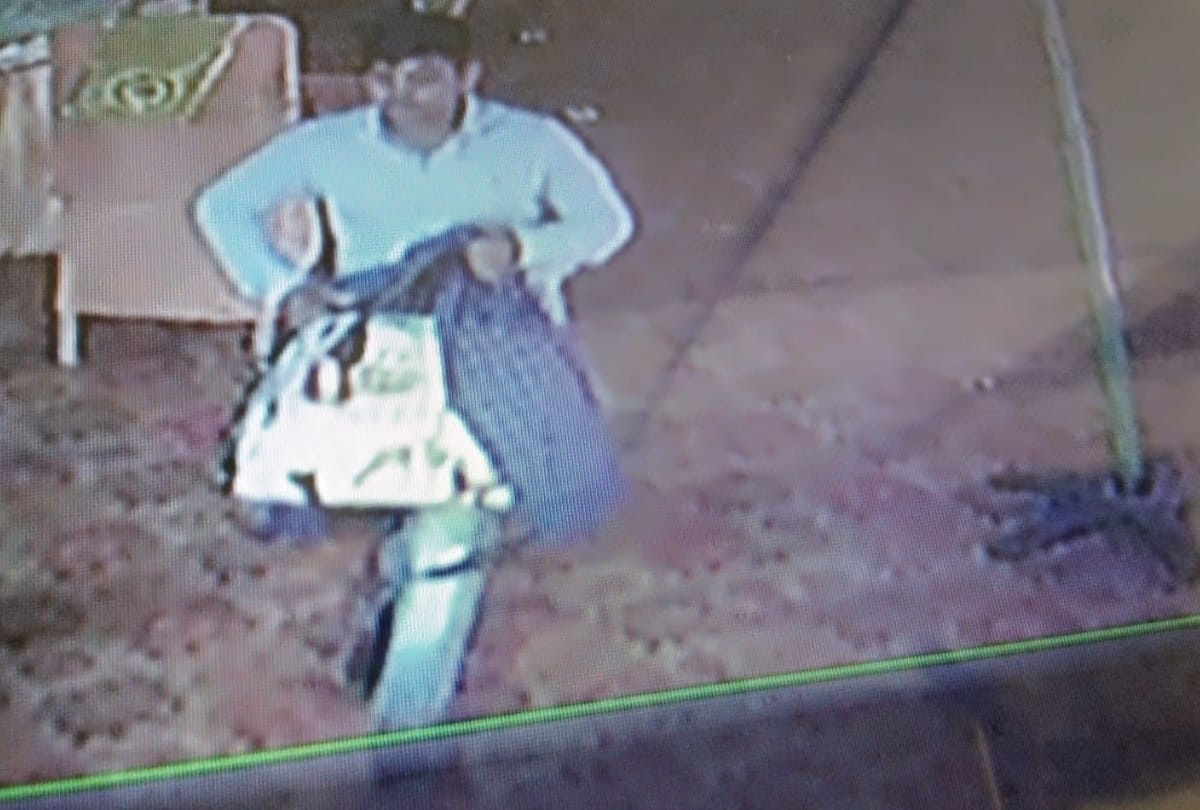 about four lakh rupees and jewellery theft from marriage function in lucknow