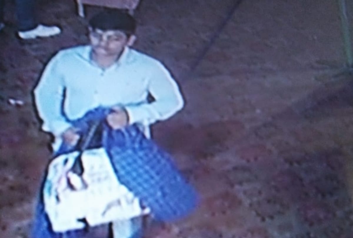about four lakh rupees and jewellery theft from marriage function in lucknow