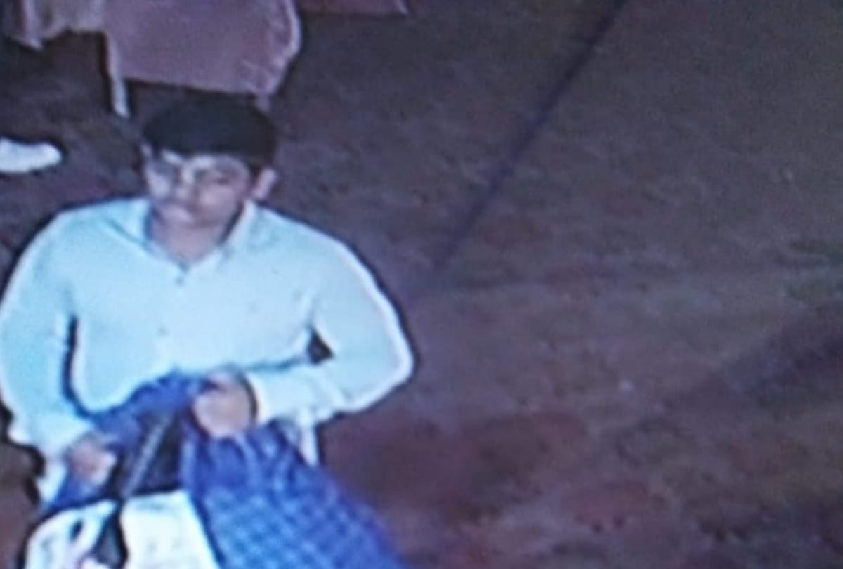 about four lakh rupees and jewellery theft from marriage function in lucknow