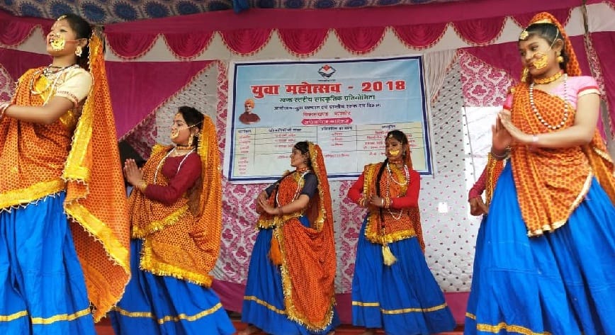 Performed by artists at the Yuva Mahotsav