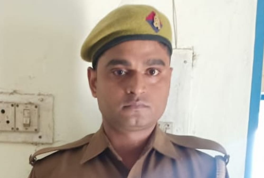A traffic sepoy got arrested in for corruption in lucknow.