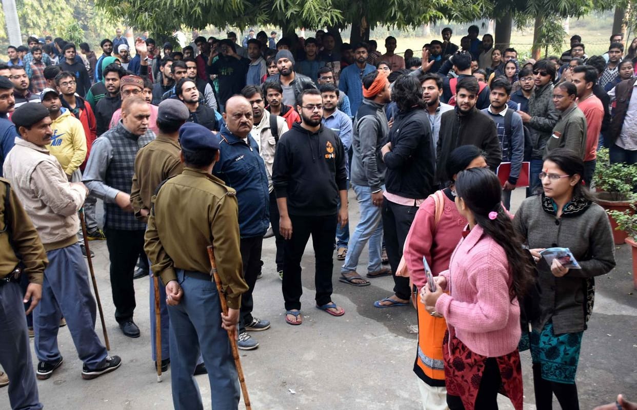 BHU short  attendance students make protest for exam