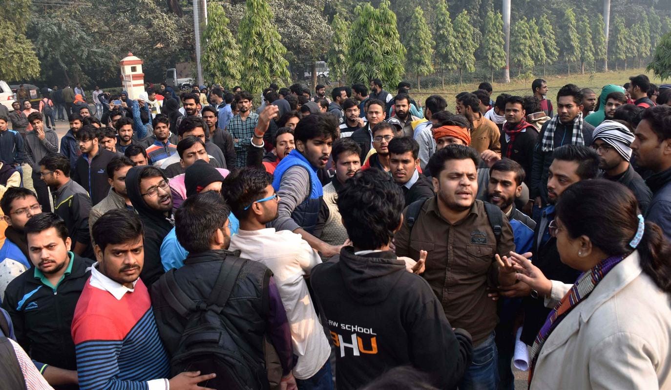 BHU short  attendance students make protest for exam