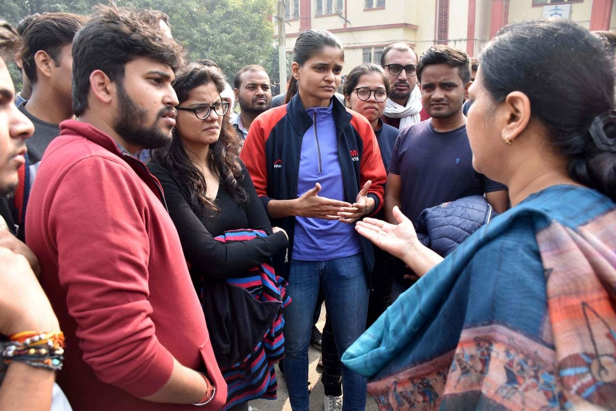 BHU short  attendance students make protest for exam