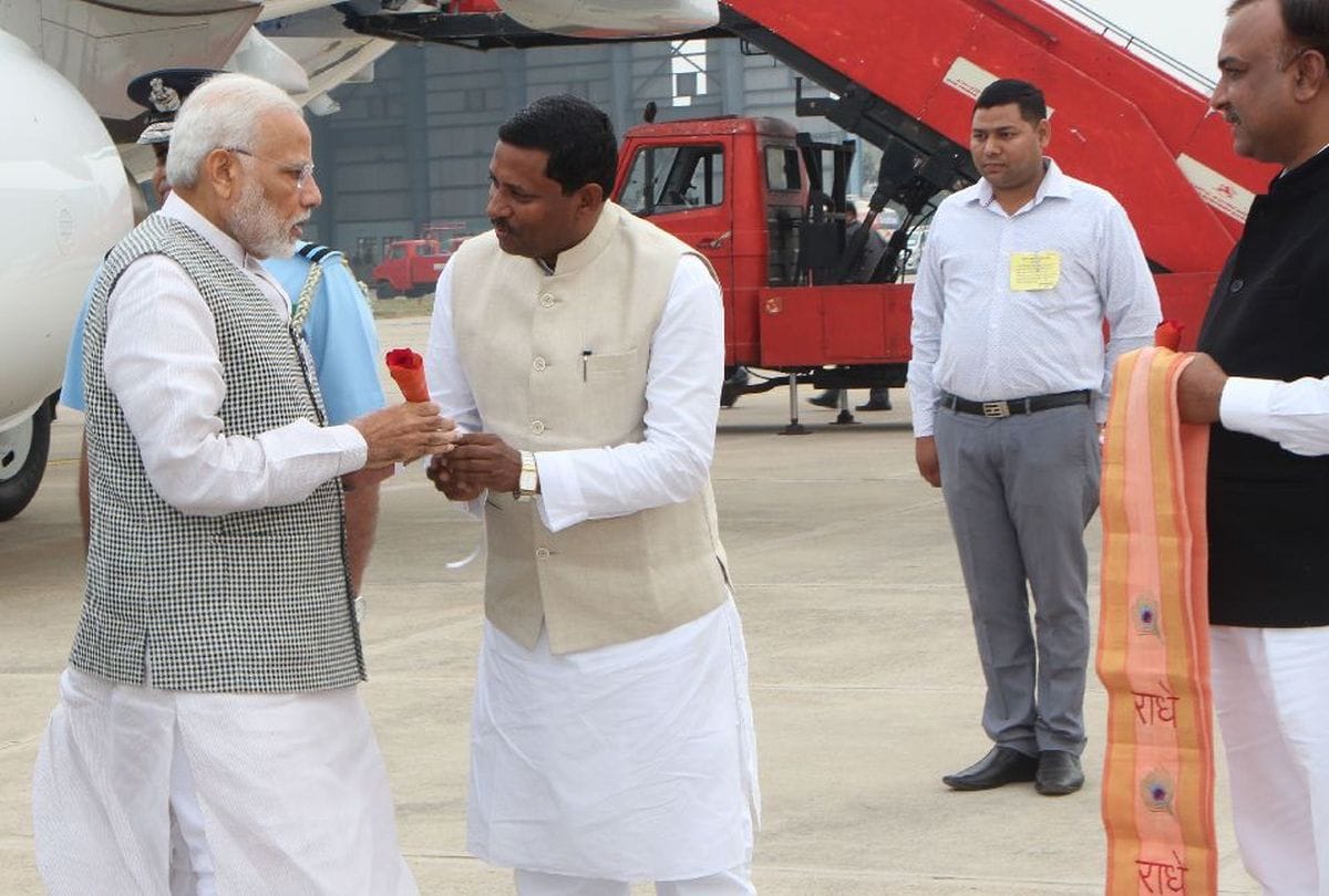 PM Narendra Modi reached kheria airport agra during election camaign