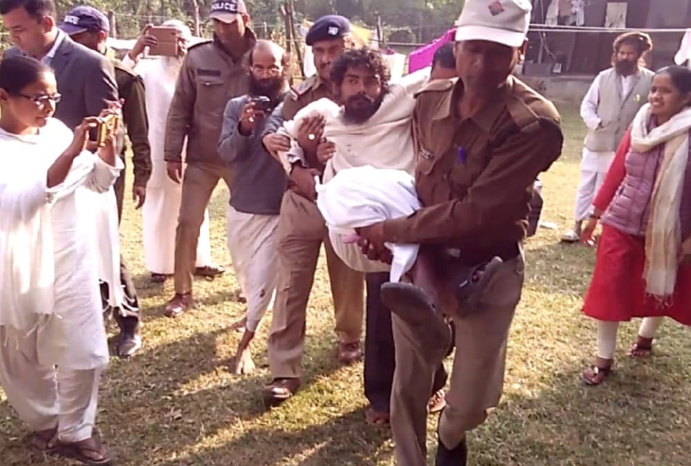Police Hospitalized saint AtmaBodhanand From hunger strike in Aiims