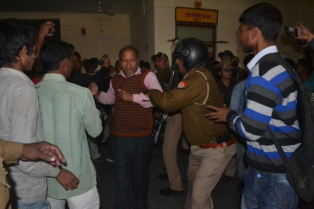 jila hospital workers sent group resignattion