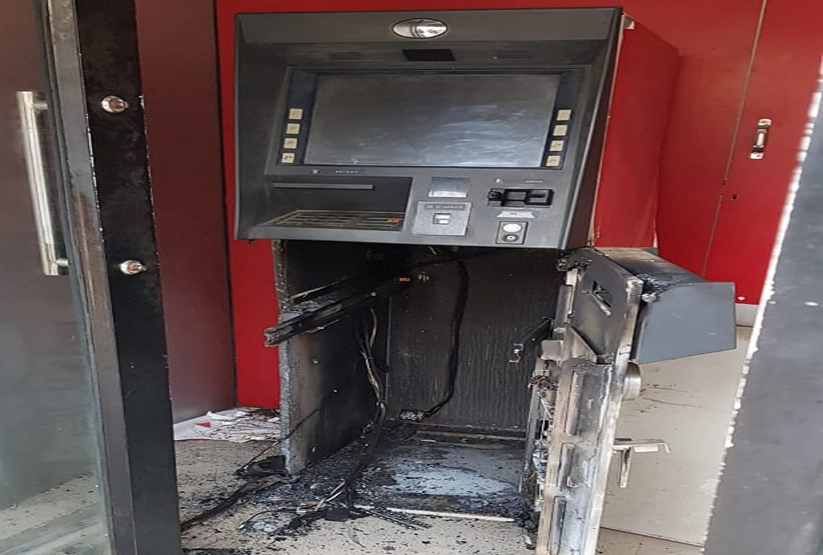 Four or five miscreants were involved in breaking the ATM