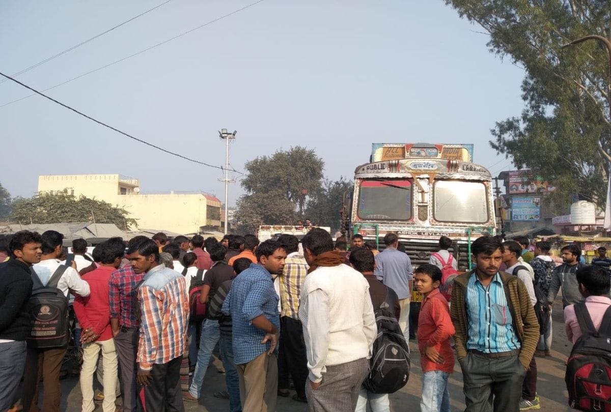 students injured in truck school van collision in mainpuri