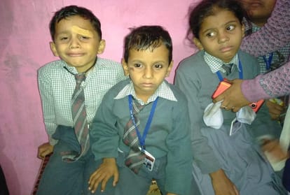 students injured in truck school van collision in mainpuri