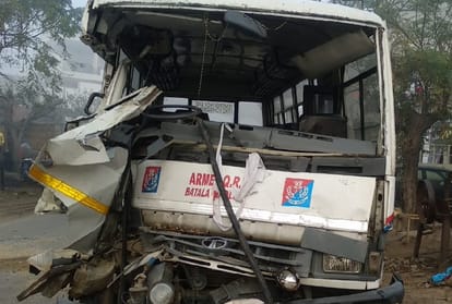 19 policemen injured in road accident at batala of punjab