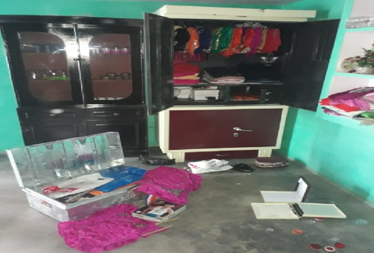 Bijnor crime, robbers looted jewelery from three houses in uttar pradesh