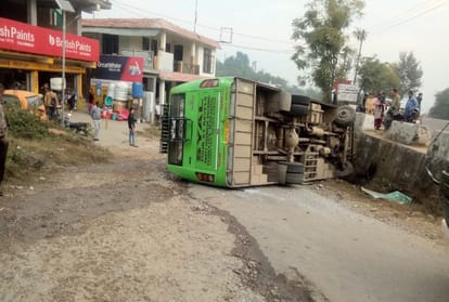 Bus turnaround after collided with truck at kangra himachal