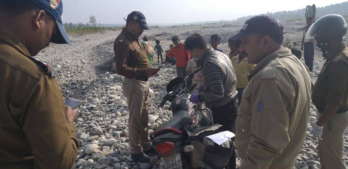 burnt dead body found in dehradun saung river