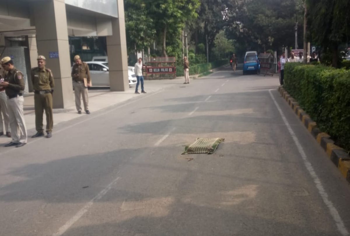 who is delhi police acp prem ballabh sharma jumped off police headquarters read all about him