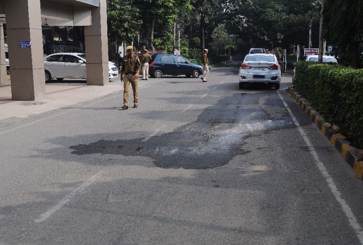 Delhi Police Acp Prem Ballabh Sharma Jumped Off Police Headquarters side story