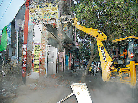 Crossing the road from Murthi tola to encroachment campaign