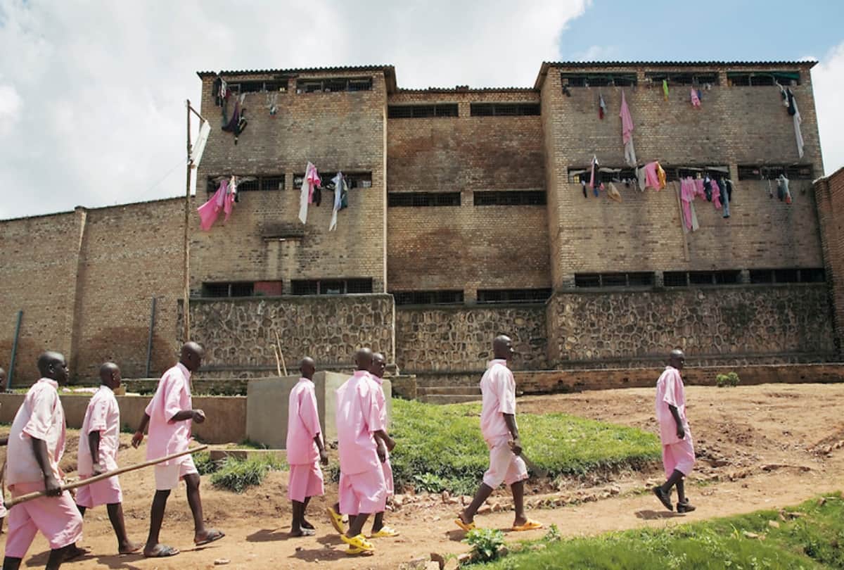 World Most Dangerous Prison Gitarama Central Jail Here Prisoners Kill Each Other And Eat Dead Bodies