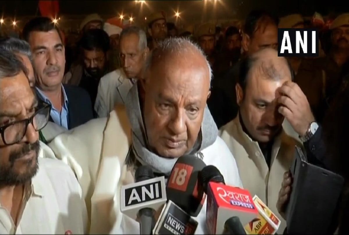 Former PM & JDS leader HD Devegowda at farmers protest in Delhi's Ramlila Maidan 