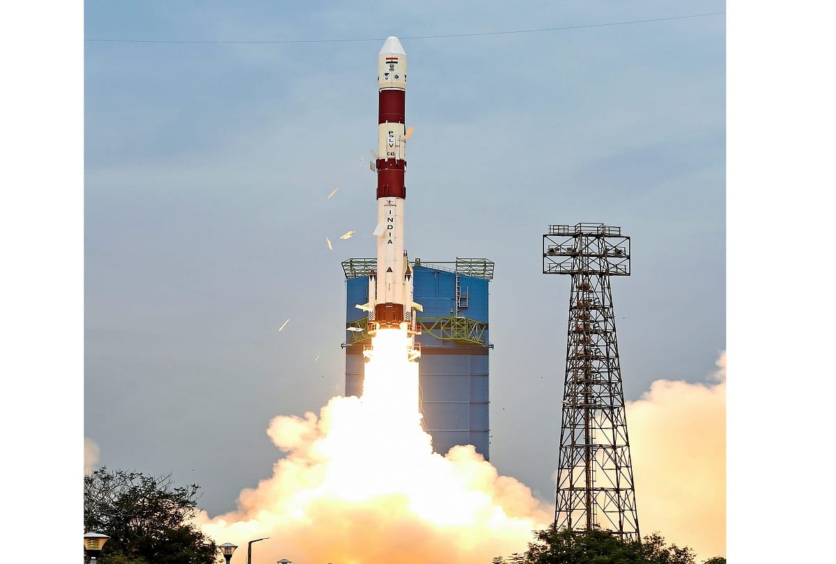 ISRO launched 30 satellites including Indian satellite which will Observe earth
