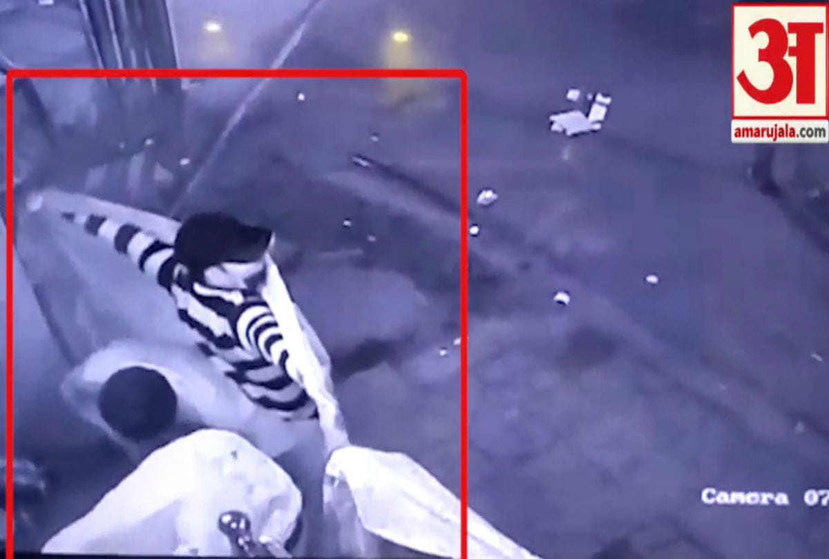 thieves stolen mobiles laptops worth of twenty lakh from shop in mathura